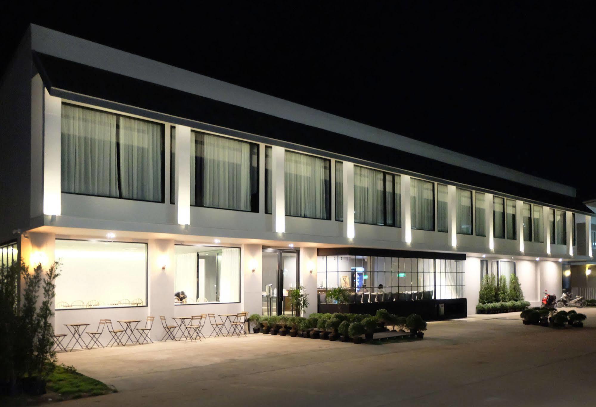 Srianunt Boutique Hotel Buriram Exterior photo